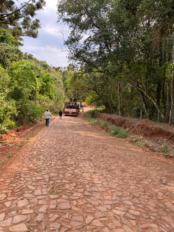 Prefeita Viviane acompanha início dos trabalhos de readequação da Estrada Rural da Linha Cristópolis e Linha Gaúcha
